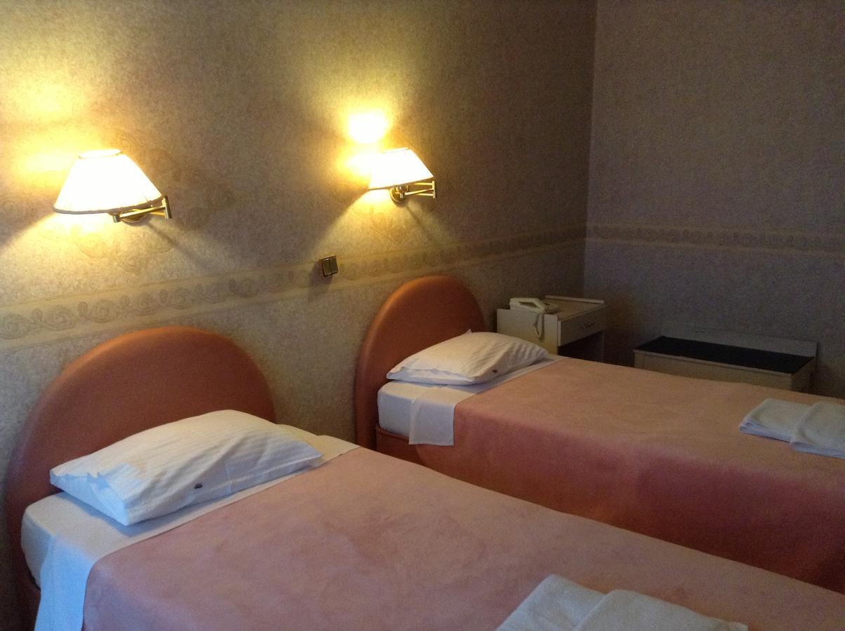 Plotini Hotel Dhidhimotikhon Стая снимка