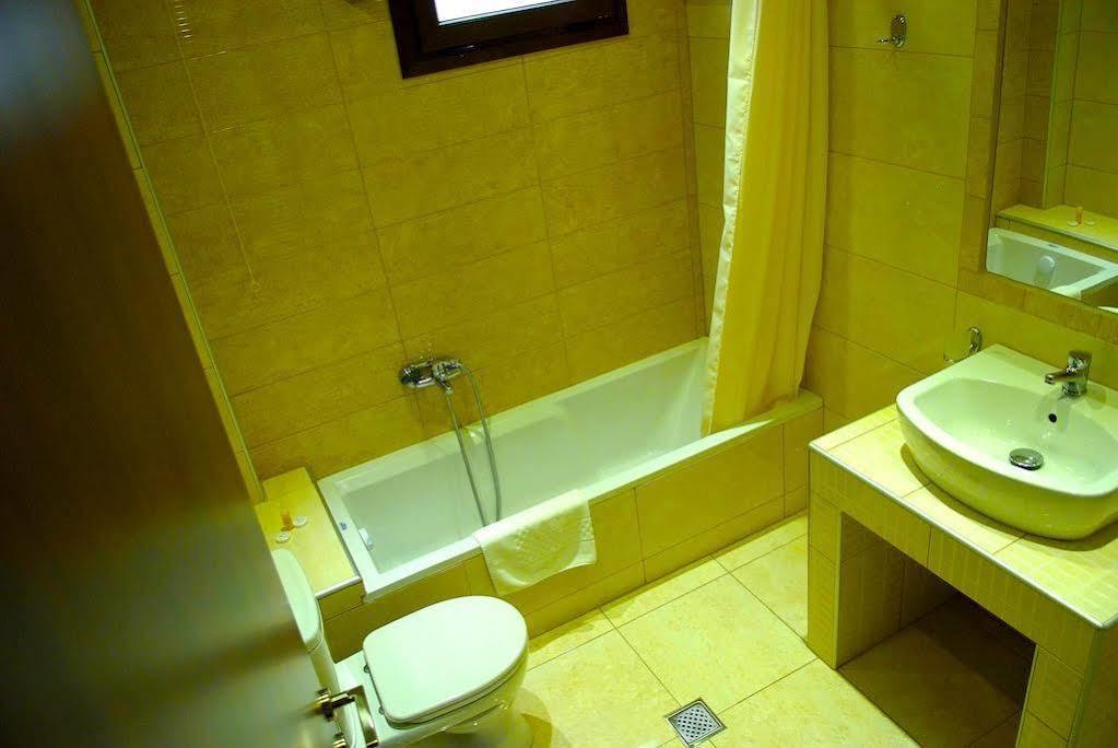Plotini Hotel Dhidhimotikhon Екстериор снимка
