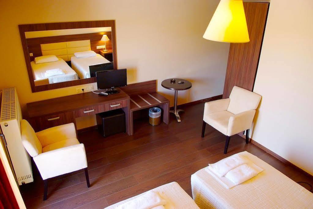 Plotini Hotel Dhidhimotikhon Екстериор снимка